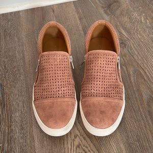 Report women’s light brown casual sneakers size 10